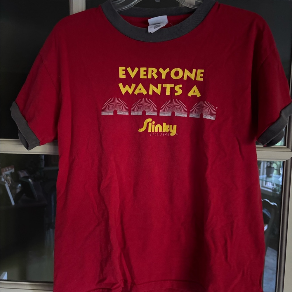 Slinky "Everyone Wants A Slinky" red and grey graphic tee size YOUTH 16-18.